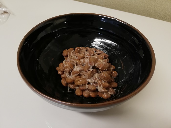経木で包んだ国産経木納豆は納豆臭くなく食べやすい